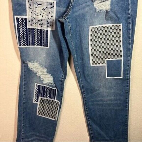 Rue 21 Womens Relaxed Fit Jeans Medium Wash Ripped Patchwork Size‎ 36/32 - Picture 3 of 7